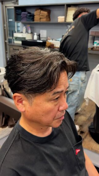 どーも塩飽です！！
イケおじになりたい方必見🤤
当店イケおじパーマあります！
また皆様のご来店お待ちしております！🙇‍♂️

#福山フェード#福山スキンフェード#広島グルメ#スキンフェード#フェードカット#フェード#フェードスタイル#福山メッシュ#メンズカット#メンズショート#メンズベリーショート#メンズヘア#メンズスタイル#メンズパーマ#サーフカール#極道パーマ#ラルフカール#スペインカール#ツイスパ#ツイストスパイラルパーマ#ツイストパーマ#スパイラルパーマ#波巻きパーマ#福山ホワイトメッシュ#ホワイトメッシュ#メッシュ#barber#fadecut #福山イケおじ