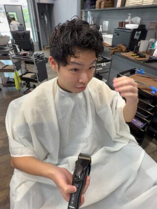 こんにちは中込です！

はくとくんが、、、、坊主になってました

これから金髪にするのかどうするのか分からないですけど
坊主はくとくんをこれからもお願いしますw

#福山フェード#福山スキンフェード#広島#福山#フェードカット#フェード#フェードスタイル#理容師求人#メンズカット#メンズショート#メンズベリーショート#メンズヘア#メンズスタイル#メンズパーマ#ツーブロック#メンズマッシュ#スパイキーヘア#ボックスショート#ツイスパ#ツイストスパイラルパーマ#ツイストパーマ#スパイラルパーマ#尾道#尾道カフェ#尾道観光#福山ニュートラル#barber#fadecut