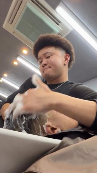 こんちゃ！生方ですっ！✌️✨
スキマ時間ができようもんなら練習、隣も練習、。。？？
年末30日まで通して営業しております！
スッキリ過ごしていきましょ〜！
⁡

Superb - スパーブ
広島県福山市御幸町森脇443-11
084-999-0538

#福山理容室 #広島理容室 #福山理容院 #広島理容院 #広島床屋 福山床屋 福山カット 福山ヘアサロン 福山ヘア 福山メンズヘア 福山メンズカット 広島バーバー 福山バーバー 広島フェード 福山フェード 福山フェードカット 福山スキンフェード superb menshairbarbershop 
アシスタント募集 理容師求人 理容求人 理容師求人福山 福山理容師求人