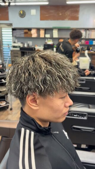 #福山スキンフェード#広島グルメ#スキンフェード#フェードカット#フェード#フェードスタイル#福山メッシュ#メンズカット#メンズショート#メンズベリーショート#メンズヘア#メンズスタイル#メンズパーマ#サーフカール#極道パーマ#ラルフカール#スペインカール#ツイスパ#ツイストスパイラルパーマ#ツイストパーマ#スパイラルパーマ#波巻きパーマ#福山ホワイトメッシュ#ホワイトメッシュ#メッシュ#barber#fadecut