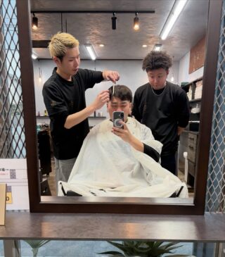 こんちゃ！生方ですっ！✌️✨
昨日は最近パーマの練習を頑張ってる伯人に実際にカットパーマしてもらいました！
マネキンと人頭だと難易度変わるよねぇ💦なかなか苦戦しながらも頑張ってやりきってくれました😭
⁡
パーマニスト伯人をお待ちの皆様もう少しお待ちください(^^)
⁡
Superb - スパーブ
広島県福山市御幸町森脇443-11
084-999-0538

#福山理容室 #広島理容室 #福山理容院 #広島理容院 #広島床屋 #福山床屋 #福山カット #福山ヘアサロン #福山ヘア #福山メンズヘア #福山メンズカット #広島バーバー #福山バーバー #広島フェード #福山フェード #福山フェードカット #福山スキンフェード #superb #menshair#barbershop 
#アシスタント募集 #理容師求人 #理容求人 #理容師求人福山 #福山理容師求人