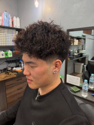 仏陀パーマ！！
⁡
#福山フェード#福山スキンフェード#広島#福山#フェードカットフェードフェードスタイル理容師求人メンズカットメンズショートメンズベリーショートメンズヘアメンズスタイルメンズパーマツーブロックメンズマッシュスパイキーヘアボックスショートツイスパツイストスパイラルパーマツイストパーマスパイラルパーマ尾道尾道カフェ尾道観光福山ニュートラルbarberf