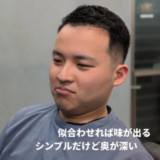 こんばんは🌙休日投稿担当の大成です🫡

モデルさんのカット練習を先週初めて行いました。
友人いわく、短ければなんでもいいとのことでしたが、僕はとにかくカッコイイ男にすると意気込み初めてのカットへ。

フェードはこのお店で絶対に磨かなければならない技術。
どんな方にもしっかり似合わせるためには、ただ上手く切れただけでは良い評価を得られません。
重箱の隅をつつくような仕事ができて、初めてキレイに仕上がる。時間も含め仲間やお客様の想像を超える感動を与える仕事こそが、Superbたるブランドと改めて教わりました。

毎日成長が一番の目標です🔥

#福山スキンフェード#広島グルメ#スキンフェード#フェードカット#フェードフェードスタイル福山メッシュメンズカットメンズショートメンズベリーショートメンズヘアメンズスタイルメンズパーマサーフカール極道パーマラルフカールスペインカールツイスパツイストスパイラルパーマツイストパーマスパイラルパーマ波巻きパーマ福山ホワイトメッシュホワイトメッシュメッシュbarberfa