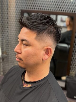 こんちゃ！生方ですっ！✌️✨
4月に入りだんだんあったかくなってきましたねぇ～

2.3月の暇な期間を乗り越え徐々にお客様の予約もぞろぞろ増えてきました！
ゴールデンウィークも迫ってきておりますので早めのご予約や、次回予約のご利用よろしくお願い致します！

Superb - スパーブ
広島県福山市御幸町森脇443-11
084-999-0538

#福山理容室 #広島理容室 #福山理容院 #理容師求人福山 #福山理容師求人